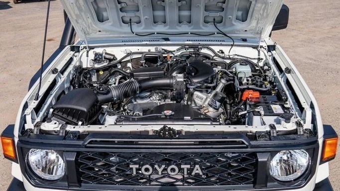 Новый Toyota Land Cruiser 70 Series Рестайлинг 2, 4.5 л, 2025 в Шардже от Nour Alnukhba Motors Белый цвет. Other | AUTO.AE