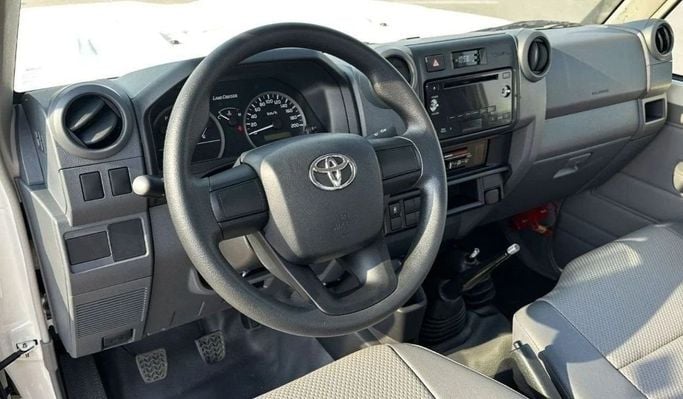 Новый Toyota Land Cruiser 70 Series Рестайлинг 2, 4.2 л, 2025 в Шардже от Nour Alnukhba Motors Белый цвет. Other | AUTO.AE