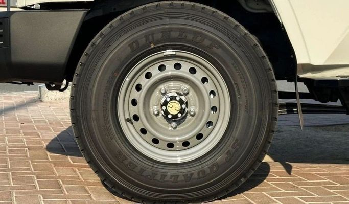 Новый Toyota Land Cruiser 70 Series Рестайлинг 2, 4.2 л, 2025 в Шардже от Nour Alnukhba Motors Белый цвет. Other | AUTO.AE