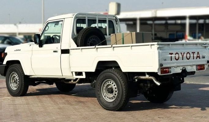 Новый Toyota Land Cruiser 70 Series Рестайлинг 2, 4.2 л, 2025 в Шардже от Nour Alnukhba Motors Белый цвет. Other | AUTO.AE