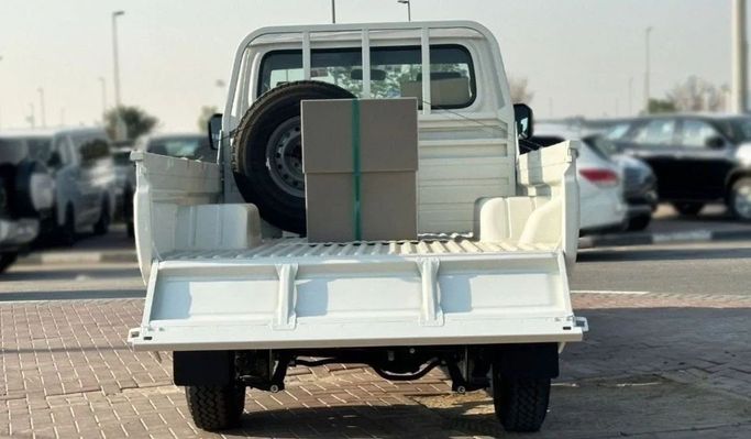 Новый Toyota Land Cruiser 70 Series Рестайлинг 2, 4.2 л, 2025 в Шардже от Nour Alnukhba Motors Белый цвет. Other | AUTO.AE