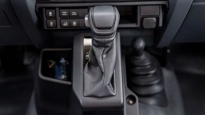 Новый Toyota Land Cruiser 70 Series Рестайлинг 2, 4.2 л, 2025 в Шардже от Nour Alnukhba Motors Белый цвет. Other | AUTO.AE