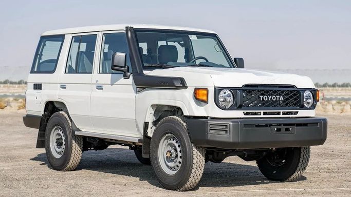 Новый Toyota Land Cruiser 70 Series Рестайлинг 2, 4.2 л, 2025 в Шардже от Nour Alnukhba Motors Белый цвет. Other | AUTO.AE