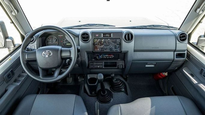 Новый Toyota Land Cruiser 70 Series Рестайлинг 2, 4.2 л, 2025 в Шардже от Nour Alnukhba Motors Белый цвет. Other | AUTO.AE