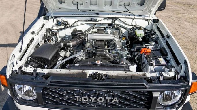 Новый Toyota Land Cruiser 70 Series Рестайлинг 2, 4.2 л, 2025 в Шардже от Nour Alnukhba Motors Белый цвет. Other | AUTO.AE