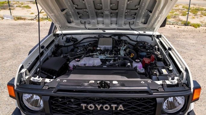 Новый Toyota Land Cruiser 70 Series Рестайлинг 2, 4.2 л, 2024 в Шардже от Nour Alnukhba Motors Белый цвет. Other | AUTO.AE