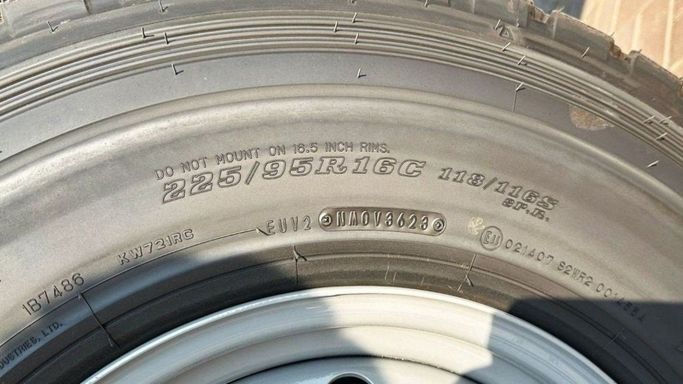 Новый Toyota Land Cruiser 70 Series Рестайлинг 2, 4.2 л, 2024 в Шардже от Nour Alnukhba Motors Белый цвет. Европейская | AUTO.AE