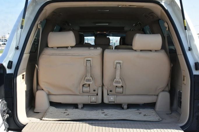 Подержанный Toyota Land Cruiser 200 Series Рестайлинг 1, 4.6 л, 2015 в Шардже от Alfaris Used Cars Белый цвет. Other | AUTO.AE