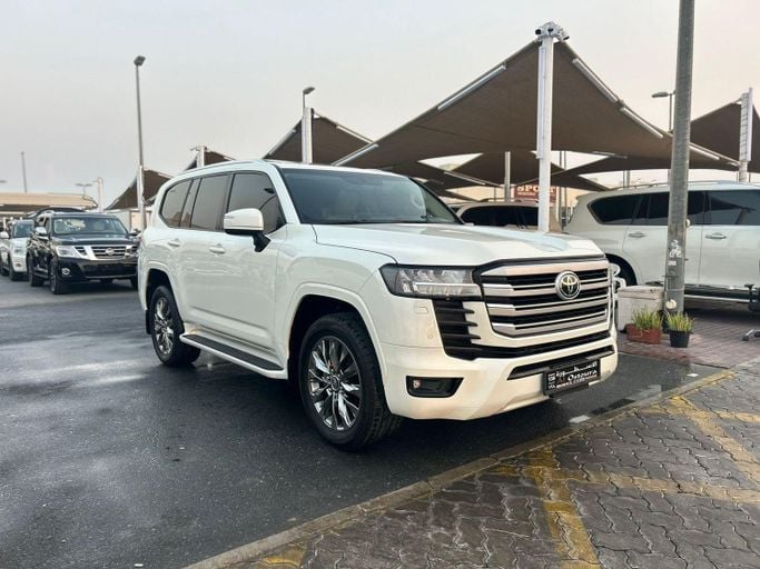 Used Toyota Land Cruiser 300 Series, 4.0 l, 2023 in Sharjah by Al Ostoura Used Cars, White color. Other | AUTO.AE