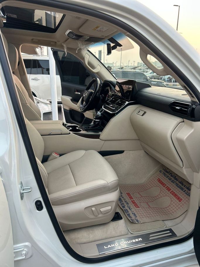 Used Toyota Land Cruiser 300 Series, 4.0 l, 2023 in Sharjah by Al Ostoura Used Cars, White color. Other | AUTO.AE
