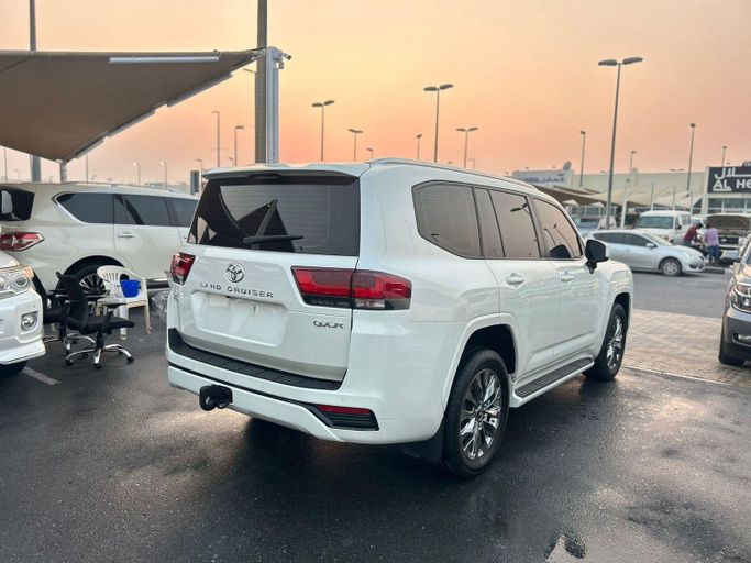 Used Toyota Land Cruiser 300 Series, 4.0 l, 2023 in Sharjah by Al Ostoura Used Cars, White color. Other | AUTO.AE
