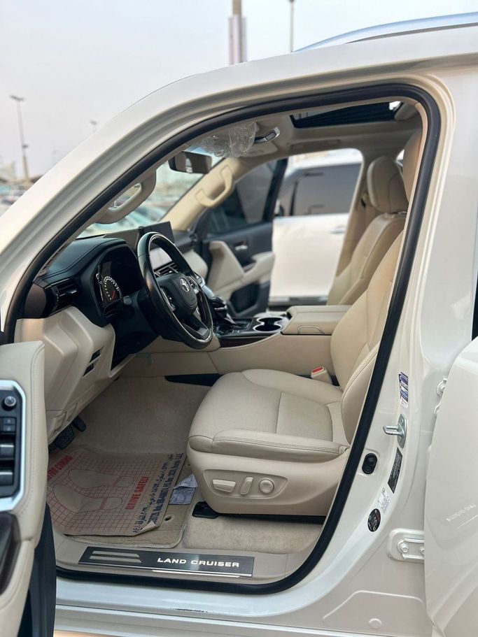 Used Toyota Land Cruiser 300 Series, 4.0 l, 2023 in Sharjah by Al Ostoura Used Cars, White color. Other | AUTO.AE