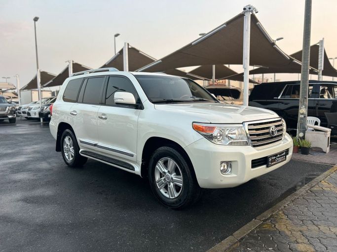 Used Toyota Land Cruiser 200 Series Facelift 2, 5.7 l, 2019 in Sharjah by Al Ostoura Used Cars, White color. Other | AUTO.AE