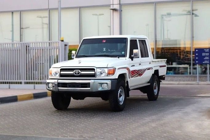 Used Toyota Land Cruiser 70 Series Facelift 1, 4.0 l, 2021 in Sharjah by Al Rukin Al Saudi, White color. GCC Specs | AUTO.AE