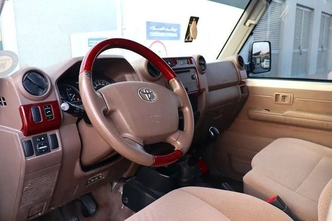 Used Toyota Land Cruiser 70 Series Facelift 1, 4.0 l, 2021 in Sharjah by Al Rukin Al Saudi, White color. GCC Specs | AUTO.AE