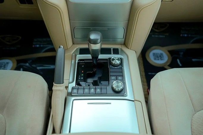 Used Toyota Land Cruiser 200 Series Facelift 2, 4.0 l, 2018 in Sharjah by First Choice Cars, White color. GCC Specs | AUTO.AE