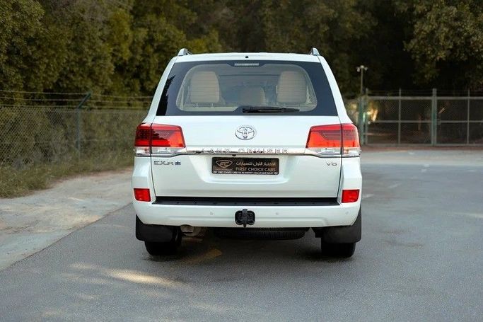 Used Toyota Land Cruiser 200 Series Facelift 2, 4.0 l, 2018 in Sharjah by First Choice Cars, White color. GCC Specs | AUTO.AE