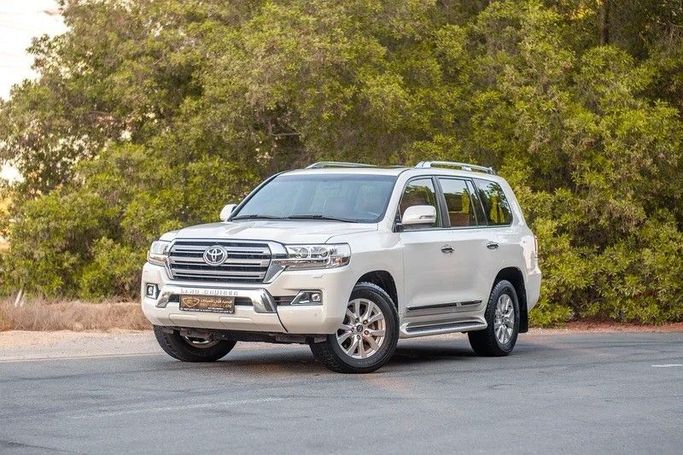 Used Toyota Land Cruiser 200 Series Facelift 2, 5.7 l, 2016 in Sharjah by First Choice Cars, White color. GCC Specs | AUTO.AE