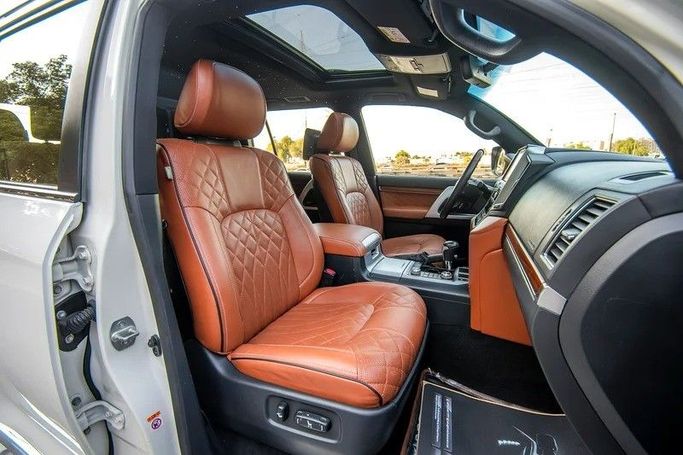 Used Toyota Land Cruiser 200 Series Facelift 2, 5.7 l, 2016 in Sharjah by First Choice Cars, White color. GCC Specs | AUTO.AE