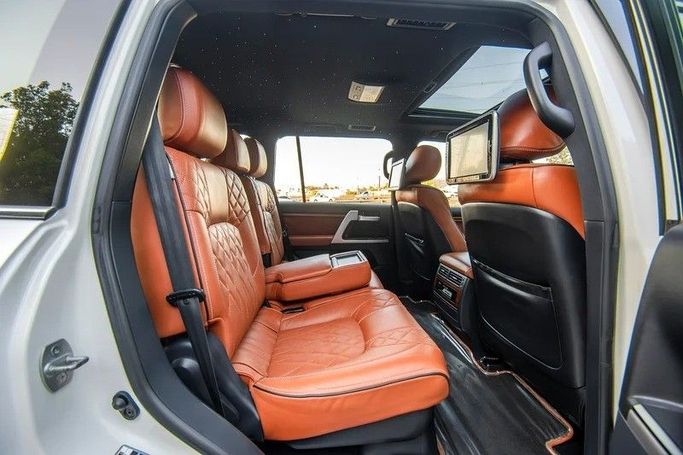 Used Toyota Land Cruiser 200 Series Facelift 2, 5.7 l, 2016 in Sharjah by First Choice Cars, White color. GCC Specs | AUTO.AE