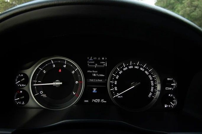 Used Toyota Land Cruiser 200 Series Facelift 2, 5.7 l, 2016 in Sharjah by First Choice Cars, White color. GCC Specs | AUTO.AE