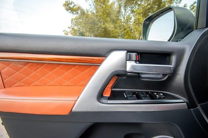 Used Toyota Land Cruiser 200 Series Facelift 2, 5.7 l, 2016 in Sharjah by First Choice Cars, White color. GCC Specs | AUTO.AE