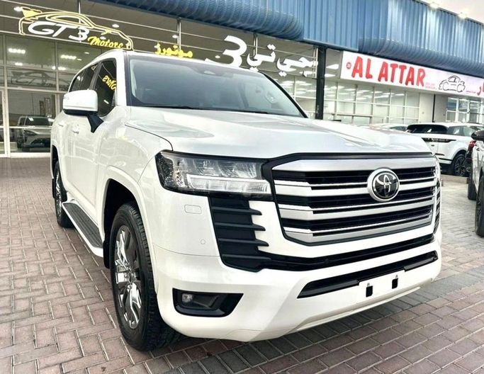 Used Toyota Land Cruiser 300 Series, 3.4 l, 2025 in Sharjah by Titanium Used Cars, White color. GCC Specs | AUTO.AE