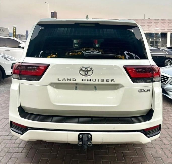 Used Toyota Land Cruiser 300 Series, 3.4 l, 2025 in Sharjah by Titanium Used Cars, White color. GCC Specs | AUTO.AE