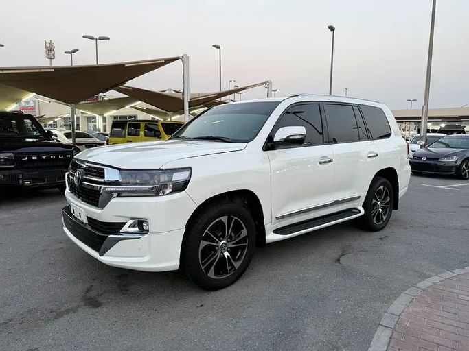 Подержанный Toyota Land Cruiser 200 Series, 4.0 л, 2010 в Шардже от Hamsat Waad Белый цвет. GCC | AUTO.AE
