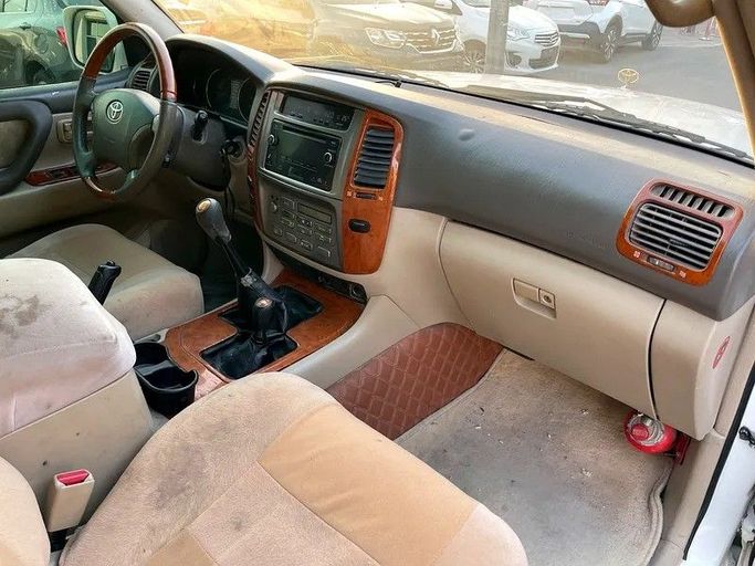 Used Toyota Land Cruiser 100 Series Facelift 1, 4.7 l, 2005 in Sharjah by Darb Al Saada Used cars, White color. GCC Specs | AUTO.AE