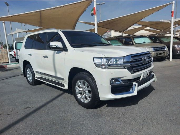 Used Toyota Land Cruiser 200 Series Facelift 2, 5.7 l, 2019 in Sharjah by Fantastic Used Cars, White color. GCC Specs | AUTO.AE