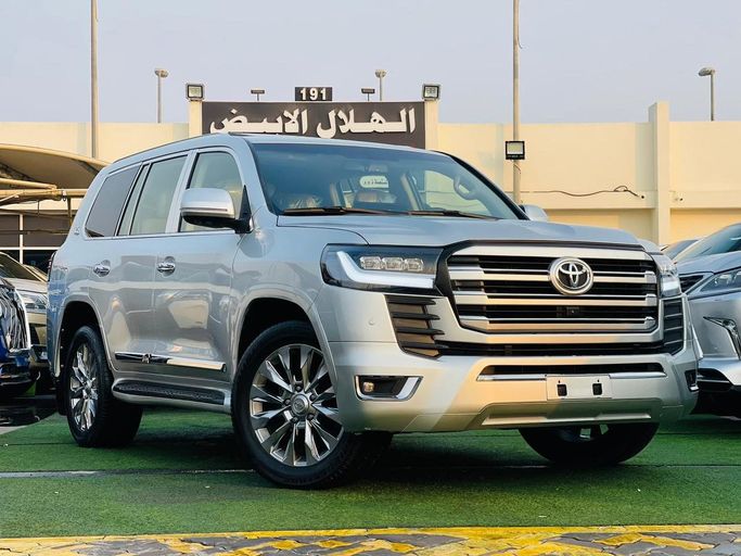 Used Toyota Land Cruiser 300 Series, 3.4 l, 2023 in Sharjah by Al Helal Al Abyadh Used Cars, Silver color. GCC Specs | AUTO.AE