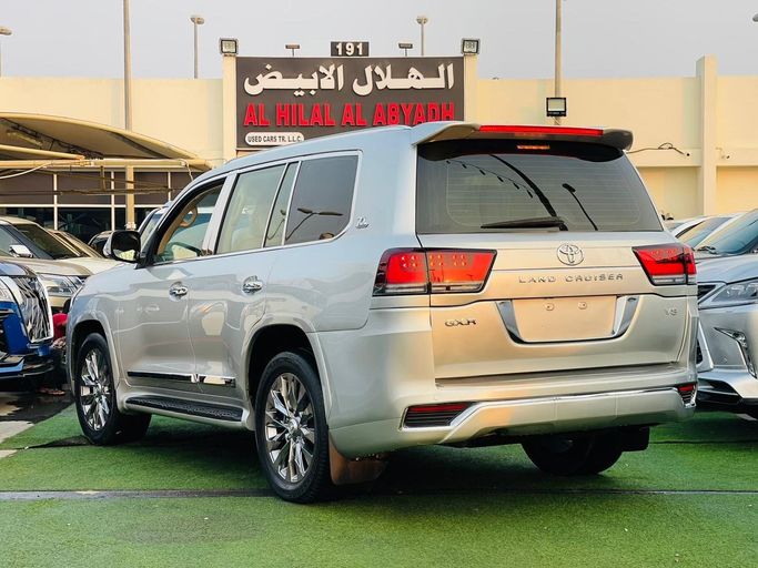 Used Toyota Land Cruiser 300 Series, 3.4 l, 2023 in Sharjah by Al Helal Al Abyadh Used Cars, Silver color. GCC Specs | AUTO.AE