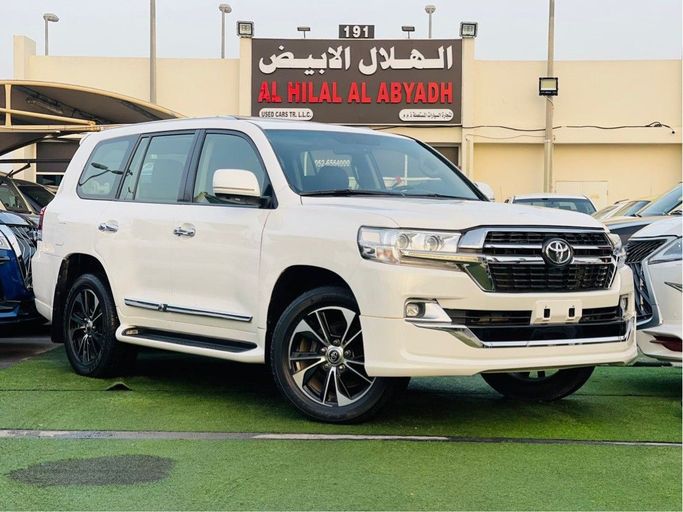 Used Toyota Land Cruiser 200 Series, 4.6 l, 2009 in Sharjah by Al Helal Al Abyadh Used Cars, White color. GCC Specs | AUTO.AE