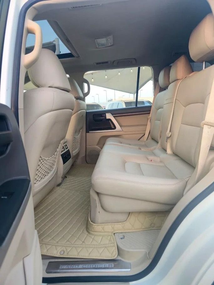 Used Toyota Land Cruiser 200 Series Facelift 2, 4.0 l, 2019 in Sharjah by Black Wheel Used Cars, White color. GCC Specs | AUTO.AE