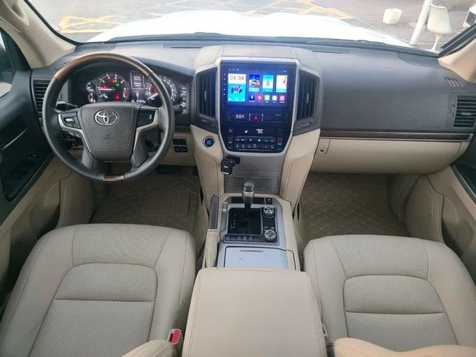 Used Toyota Land Cruiser 200 Series Facelift 2, 4.0 l, 2019 in Sharjah by Black Wheel Used Cars, White color. GCC Specs | AUTO.AE