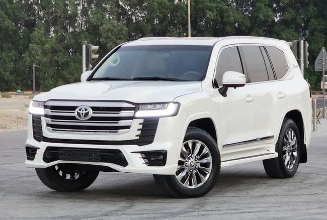 Подержанный Toyota Land Cruiser 200 Series Рестайлинг 1, 4.6 л, 2014 в Шардже от Nassem Al Sham Used Cars Белый цвет. GCC | AUTO.AE