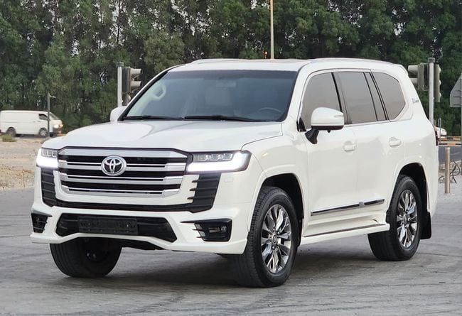 Подержанный Toyota Land Cruiser 200 Series Рестайлинг 1, 4.6 л, 2014 в Шардже от Nassem Al Sham Used Cars Белый цвет. GCC | AUTO.AE