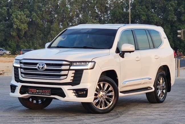 Подержанный Toyota Land Cruiser 200 Series Рестайлинг 1, 4.6 л, 2014 в Шардже от Nassem Al Sham Used Cars Белый цвет. GCC | AUTO.AE