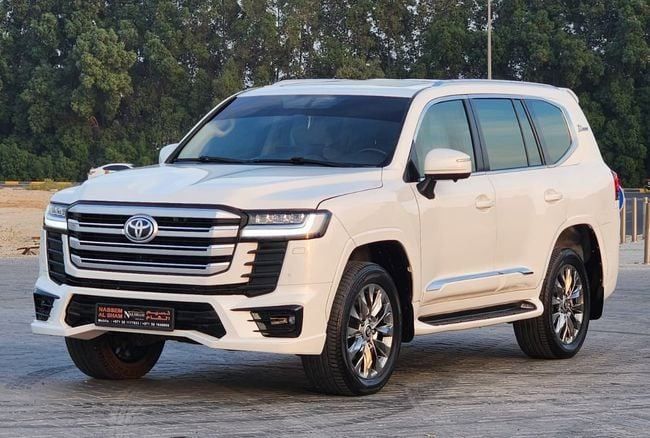 Подержанный Toyota Land Cruiser 200 Series Рестайлинг 1, 4.6 л, 2014 в Шардже от Nassem Al Sham Used Cars Белый цвет. GCC | AUTO.AE