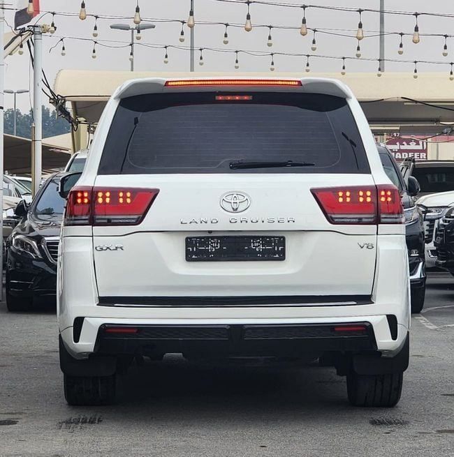 Подержанный Toyota Land Cruiser 200 Series, 4.0 л, 2011 в Шардже от Nassem Al Sham Used Cars Белый цвет. GCC | AUTO.AE