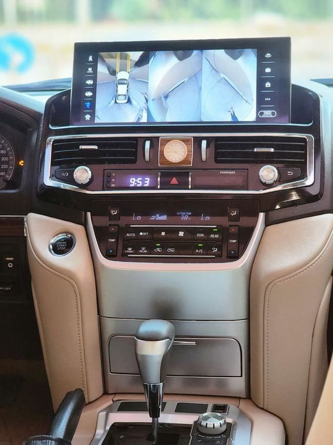 Подержанный Toyota Land Cruiser 200 Series, 5.7 л, 2010 в Шардже от Nassem Al Sham Used Cars Золотистый цвет. GCC | AUTO.AE