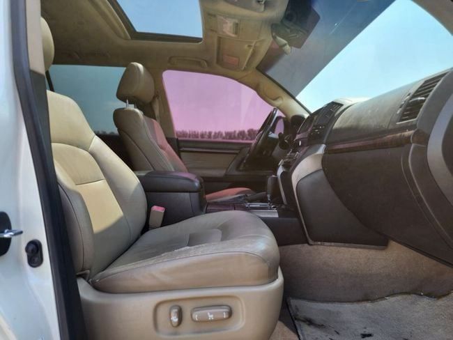 Подержанный Toyota Land Cruiser 200 Series, 5.7 л, 2010 в Шардже от Nassem Al Sham Used Cars Белый цвет. GCC | AUTO.AE