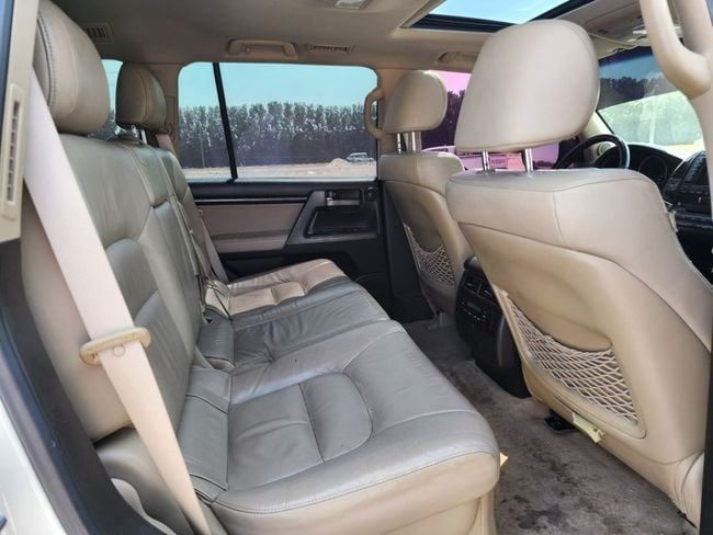 Подержанный Toyota Land Cruiser 200 Series, 5.7 л, 2010 в Шардже от Nassem Al Sham Used Cars Белый цвет. GCC | AUTO.AE