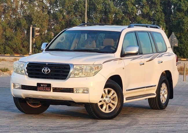 Подержанный Toyota Land Cruiser 200 Series, 5.7 л, 2009 в Шардже от Nassem Al Sham Used Cars Белый цвет. GCC | AUTO.AE
