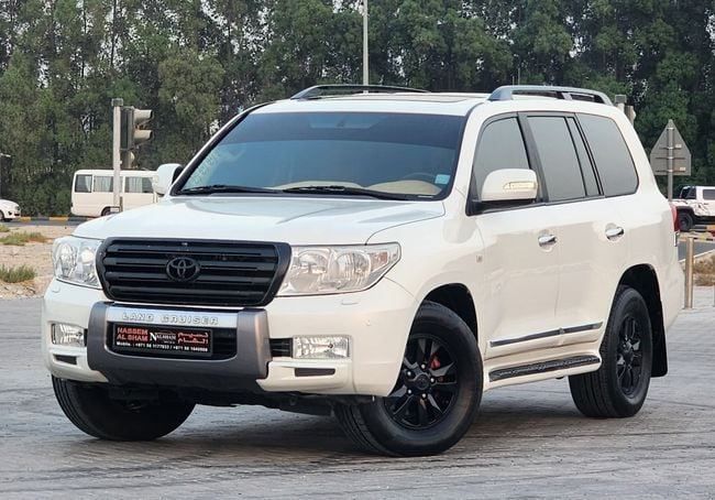 Подержанный Toyota Land Cruiser 200 Series, 5.7 л, 2010 в Шардже от Nassem Al Sham Used Cars Белый цвет. GCC | AUTO.AE