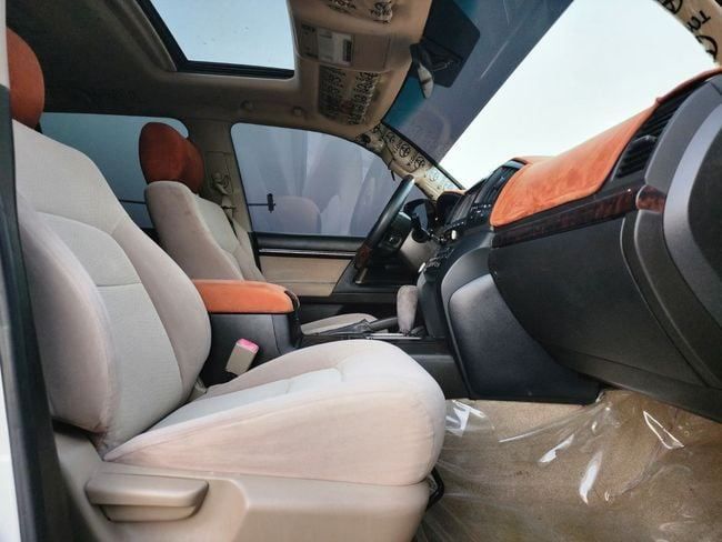 Подержанный Toyota Land Cruiser 200 Series, 5.7 л, 2010 в Шардже от Nassem Al Sham Used Cars Белый цвет. GCC | AUTO.AE