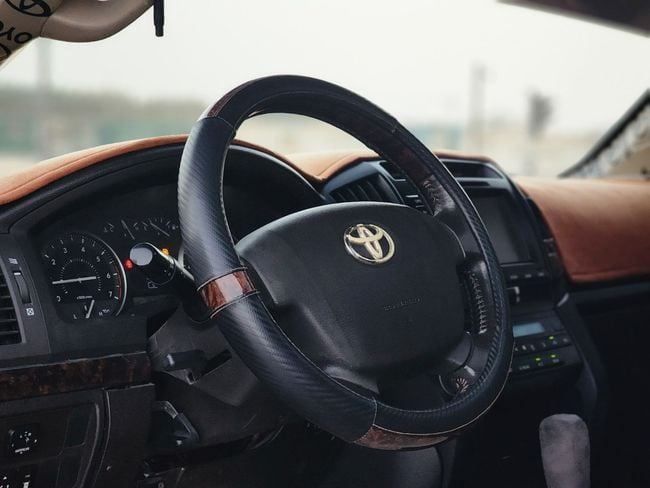 Подержанный Toyota Land Cruiser 200 Series, 5.7 л, 2010 в Шардже от Nassem Al Sham Used Cars Белый цвет. GCC | AUTO.AE