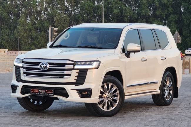 Подержанный Toyota Land Cruiser 200 Series Рестайлинг 1, 4.6 л, 2014 в Шардже от Nassem Al Sham Used Cars Белый цвет. GCC | AUTO.AE