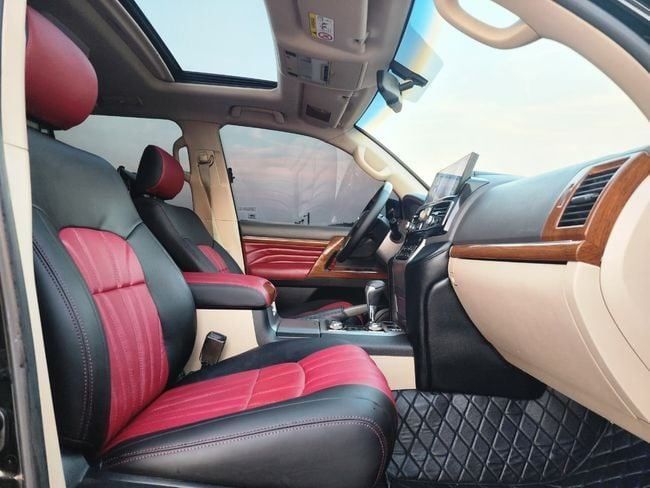 Подержанный Toyota Land Cruiser 200 Series Рестайлинг 2, 4.6 л, 2015 в Шардже от Nassem Al Sham Used Cars Черный цвет. GCC | AUTO.AE